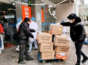 如意菜飯 如意餛飩為蘇州相城人民醫院的醫護人員送去了5000份愛心如意食品