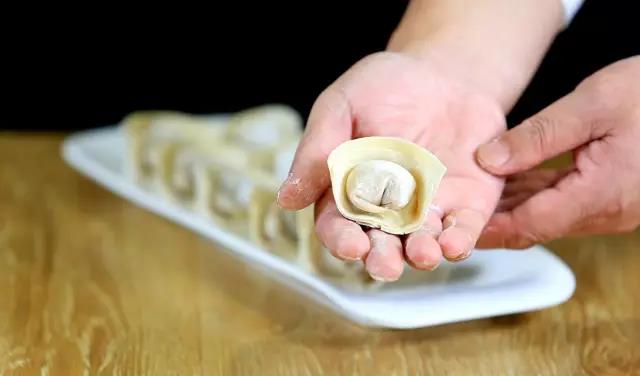 金秋蟹黃餛飩上市，向“媽媽味道”致敬丨如意餛飩