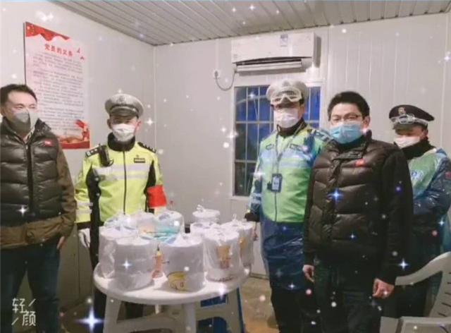 如意餛飩南通中專店為南通交警大隊執勤人員送去愛心餐